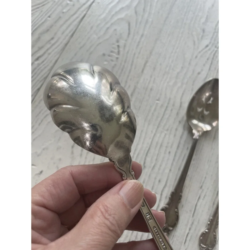 Holmes Edwards SILVER FASHION  Silver Plate Serving Spoons/Dessert Forks‎
